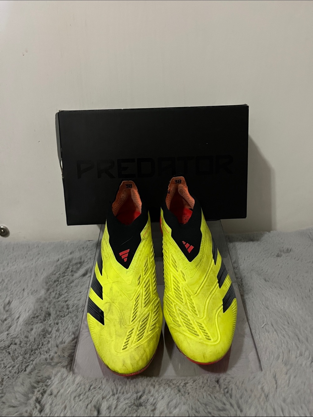 adidas Men’s Predator 24 Elite Laceless Size 9 Firm Ground